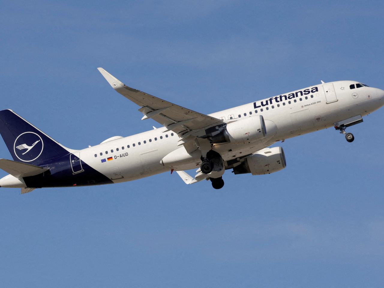 Some 3,000 A320-family jets were in the air at the time Airbus issued its bulletin to the plane's more than 350 operators. File photo: Reuters