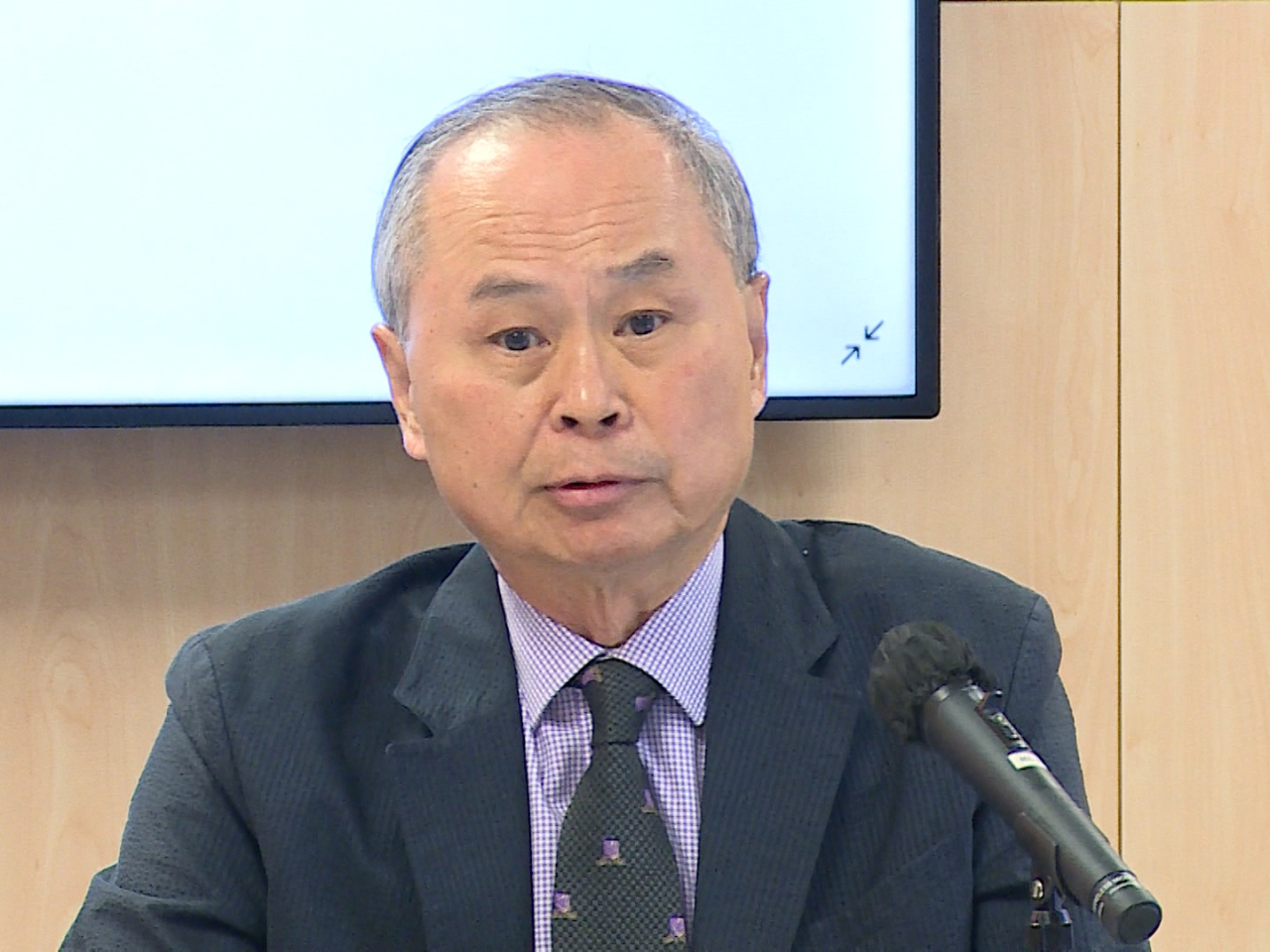 霍泰輝說，創院院長需具備臨床及科研實力、要有管理能力，德行亦要非常高。（港台圖片）