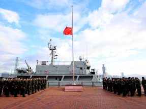 宏福苑五級火｜駐港部隊下半旗默哀　悼遇難者及殉職消防員