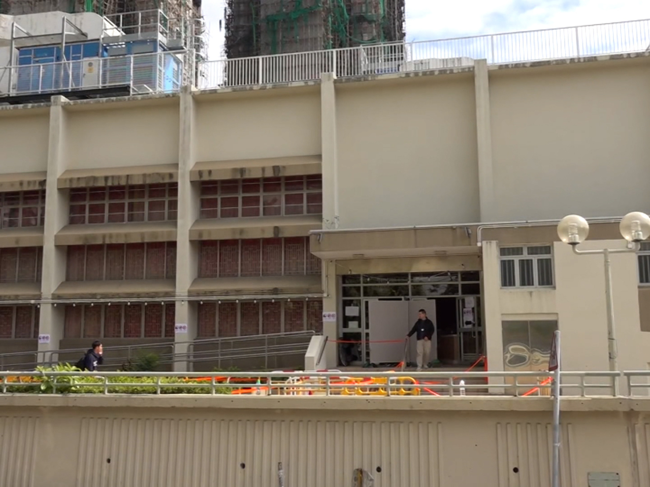 大埔民政事務處調整臨時庇護中心的運作安排。（陳感恩攝）