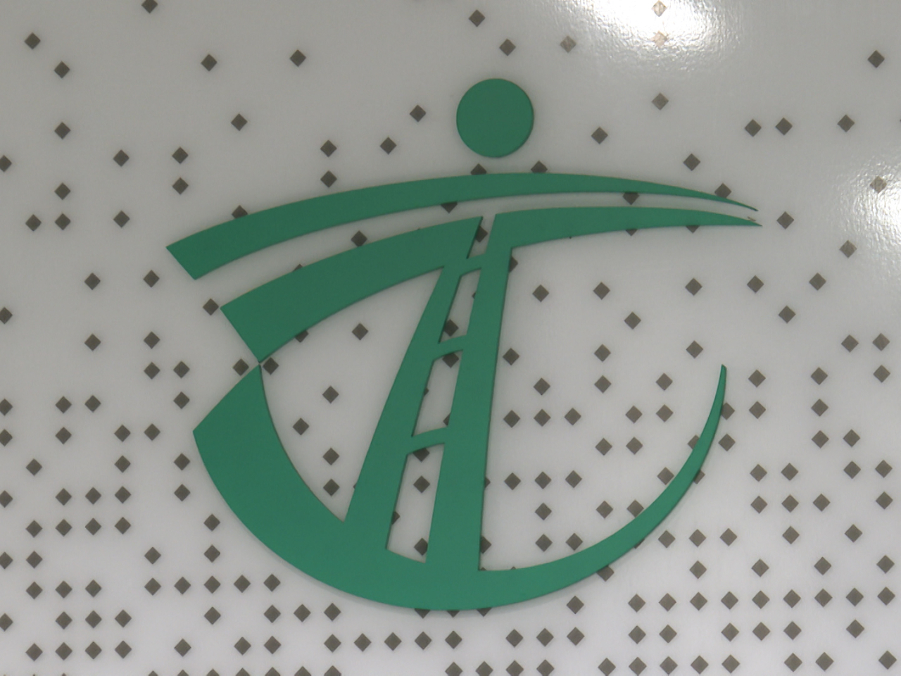 運輸署表示，西區海底隧道往香港島方向出口增建的行車線，將於明早6時起啟用 。（港台圖片）