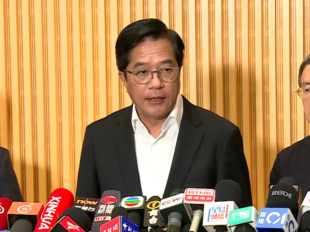 黃偉綸說，目前大埔區過渡屋入住率最高，倘滿額希望居民考慮跨區住其他單位。(港台圖片)