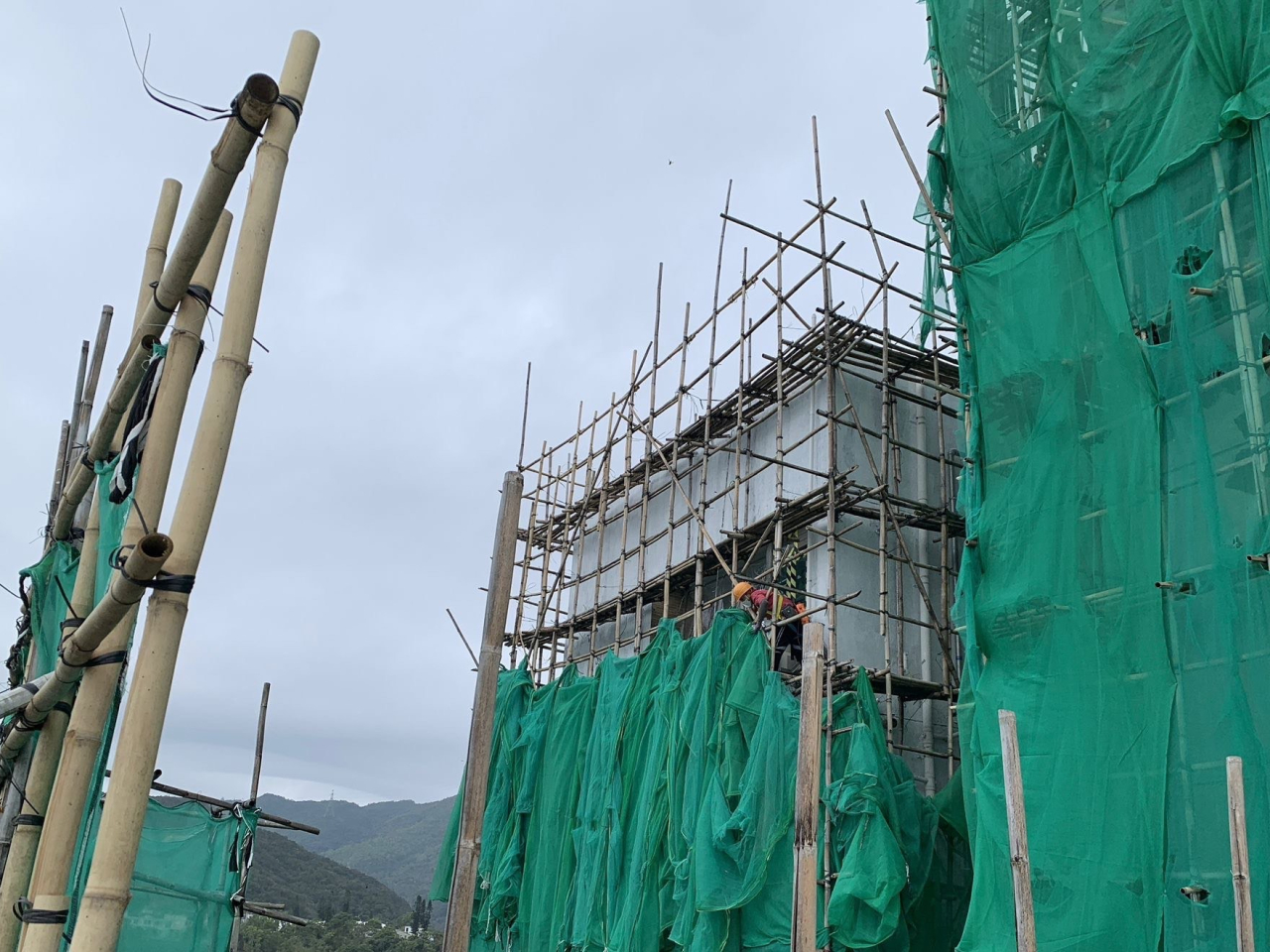 為減低居民憂慮，穗禾苑將移除全部9座大廈的棚網。（穗禾苑管理公司提供）