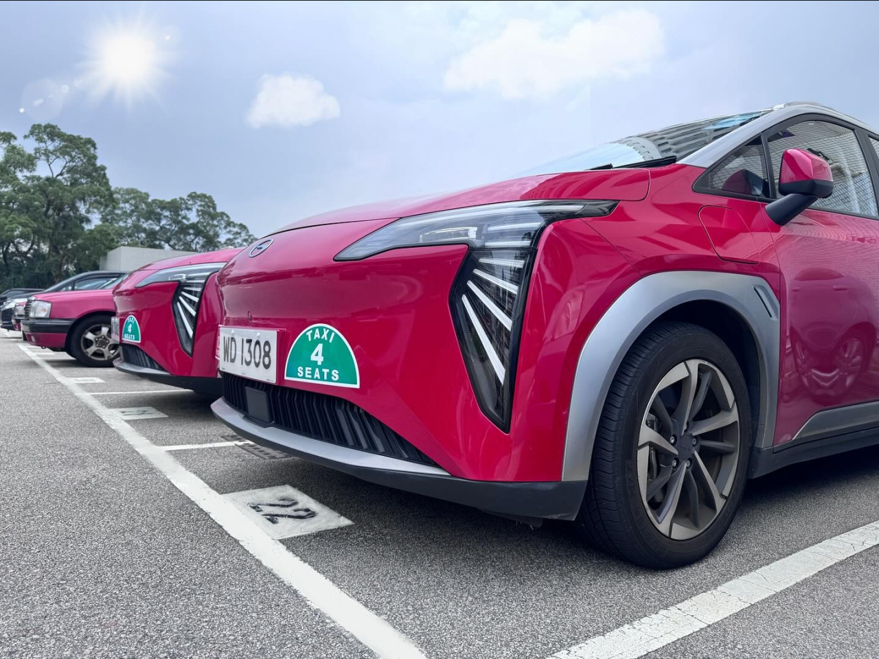 的士車隊BigBoss Taxi宣布，向受大埔火災影響的居民，提供輪椅的士義載服務。（BigBoss Taxi社交網頁圖片）