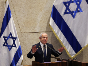 報道指案件自2020年審理啟動以來，內塔尼亞胡多次以戰事、外訪、健康等理由拖延避審。（路透社資料圖片）