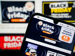 數據顯示，美國消費者在「黑色星期五」線上支出達118億美元，創紀錄。（法新社資料圖片）