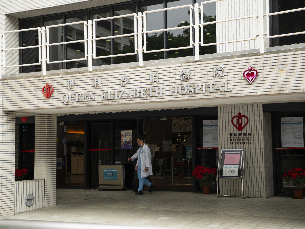 Three people were sent to Queen Elizabeth Hospital after inhaling smoke. File photo: RTHK