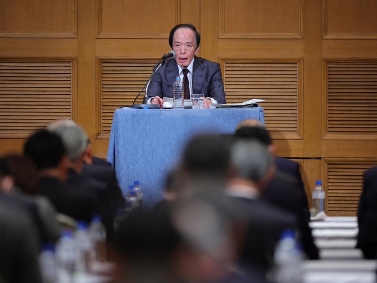 植田和男表示，希望將利率提高至0.75厘後，再進一步闡述未來加息路徑。（法新社）