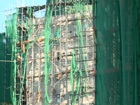 宏福苑五級火｜警方實地調查搜證　7個棚網樣本未達阻燃標準