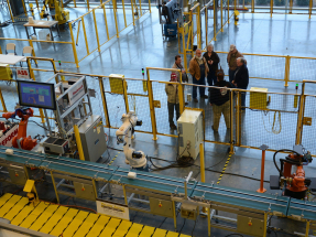 美國11月ISM製造業採購經理指數(PMI)意外跌至48.2，低於10月的48.7，反映製造業活動連續9個月收縮。（新華社資料圖片）