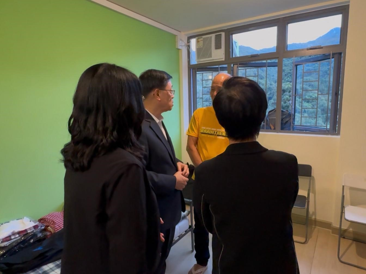John Lee visits a transitional housing complex sheltering residents affected by the Tai Po inferno. Photo courtesy of the Information Services Department.