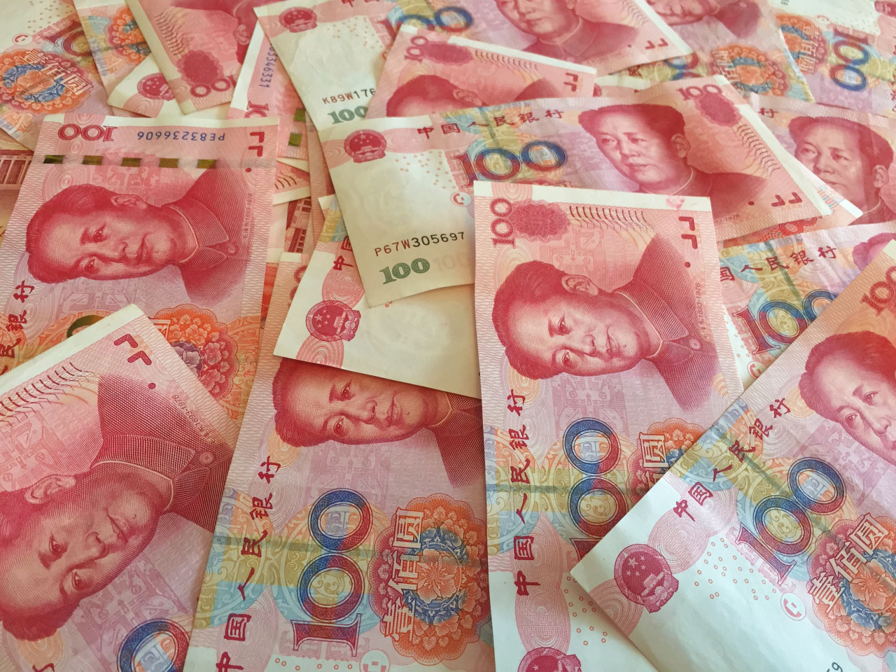 人民幣中間價報7.0794兌1美元，較上日中間價下調35點子。（港台圖片）