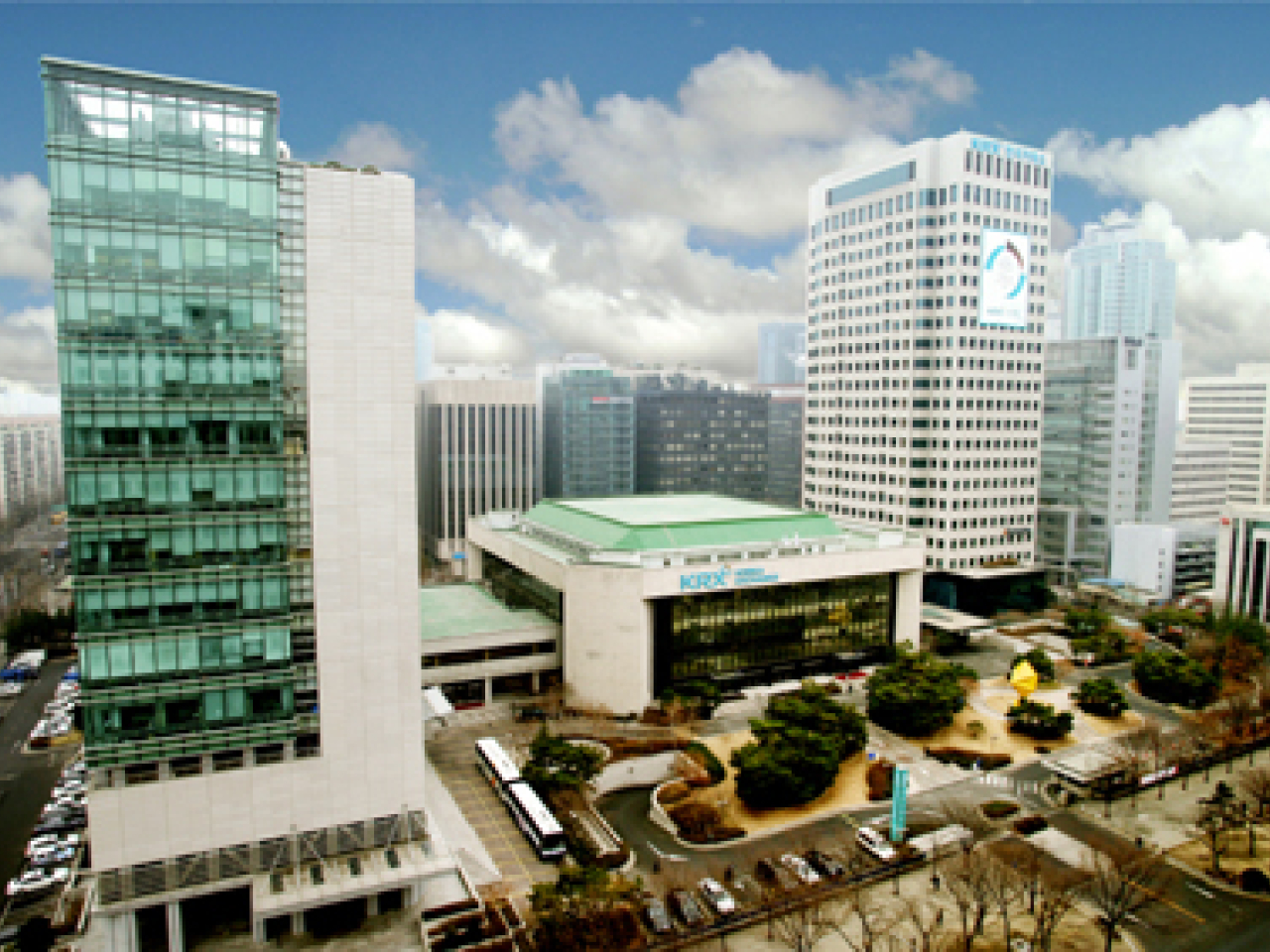 首爾綜合指數收市報3994點，升74點，升幅1.9%。（交易所圖片）