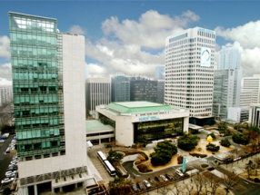 首爾綜合指數收市報3994點，升74點，升幅1.9%。（交易所圖片）