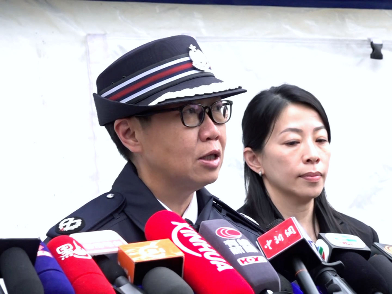 警方表示，火災的死亡人數增至156人。（施華駿攝）