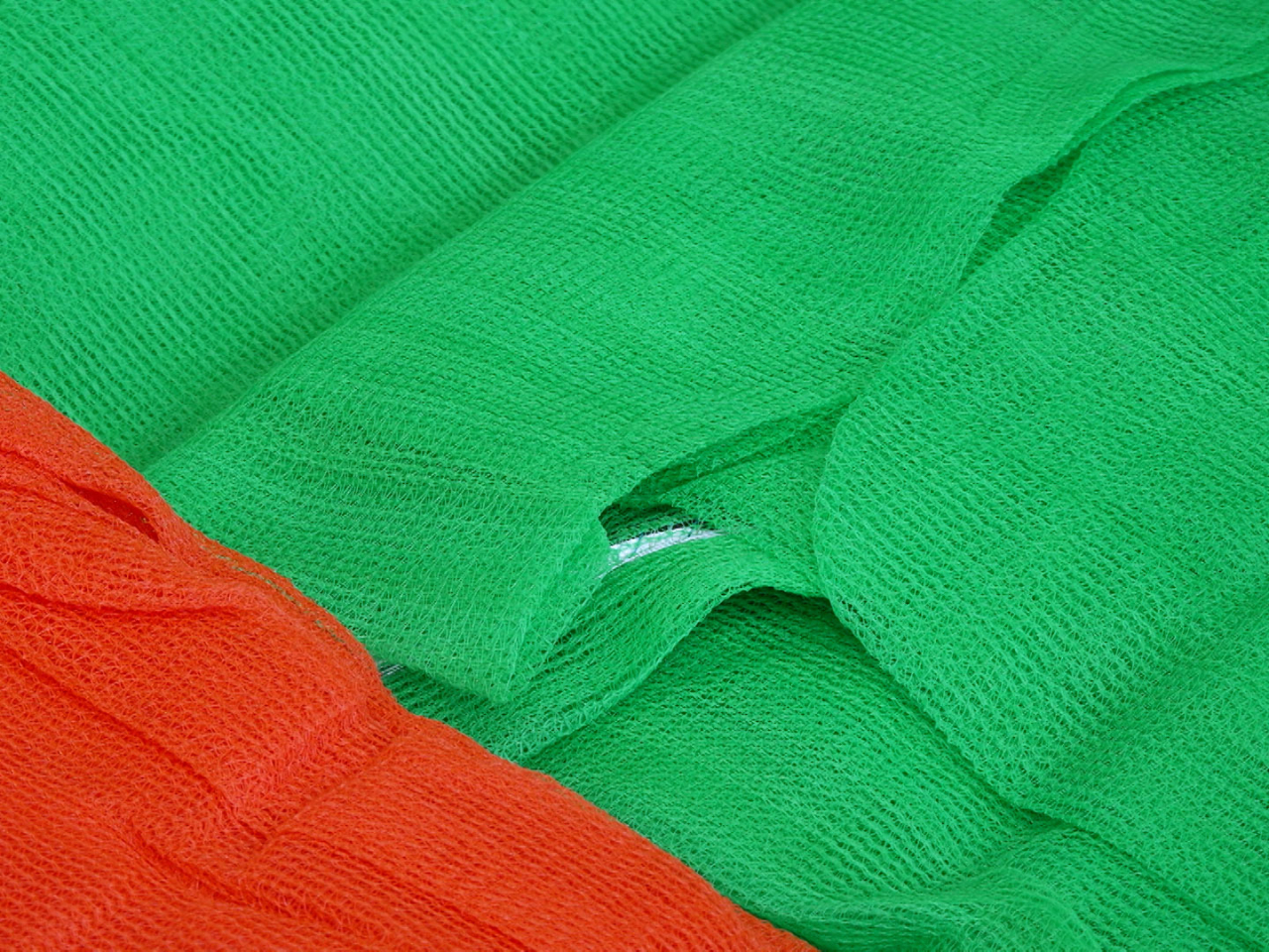 宏福苑五級火｜有建材店東主稱應禁售非阻燃棚網　