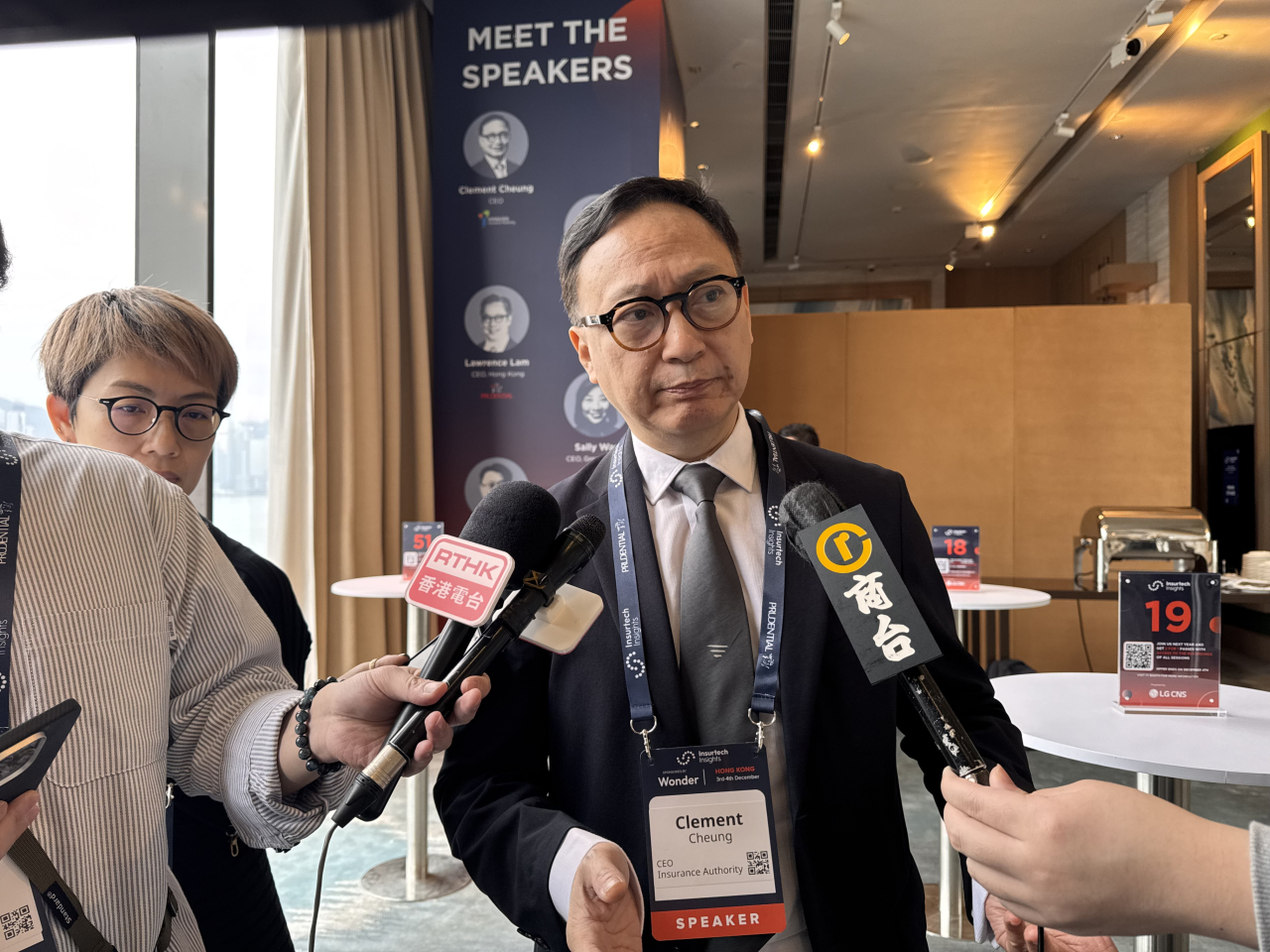 張雲正稱已找到約1100張涉及宏福苑火災的產險保單及7600張壽險保單。（趙嘉駿攝）