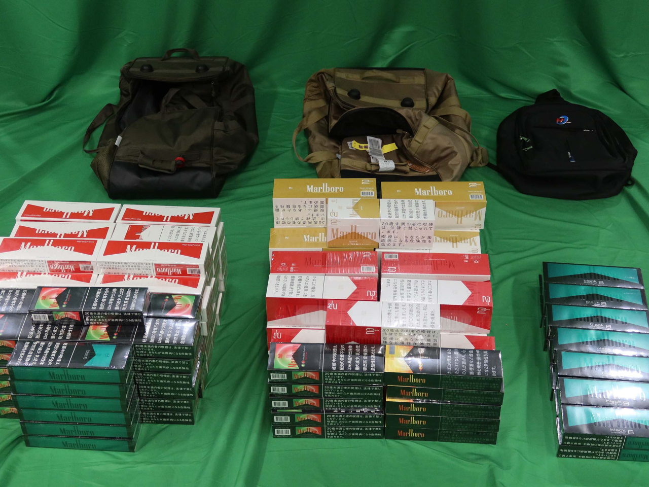 海關檢獲的未完稅香煙。（政府新聞處）