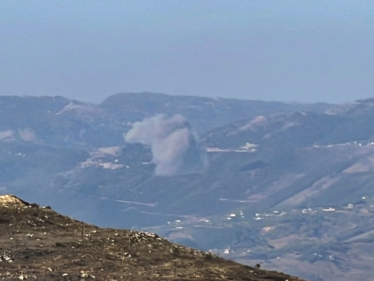 以軍頻繁空襲黎南等地區。（路透社資料圖片）