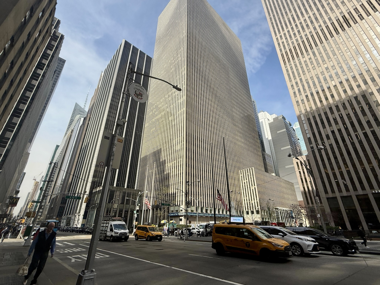 美國供應管理協會(ISM)公布，美國11月非製造業採購經理指數(PMI)意外升至52.6，高於10月的52.4。（港台圖片）