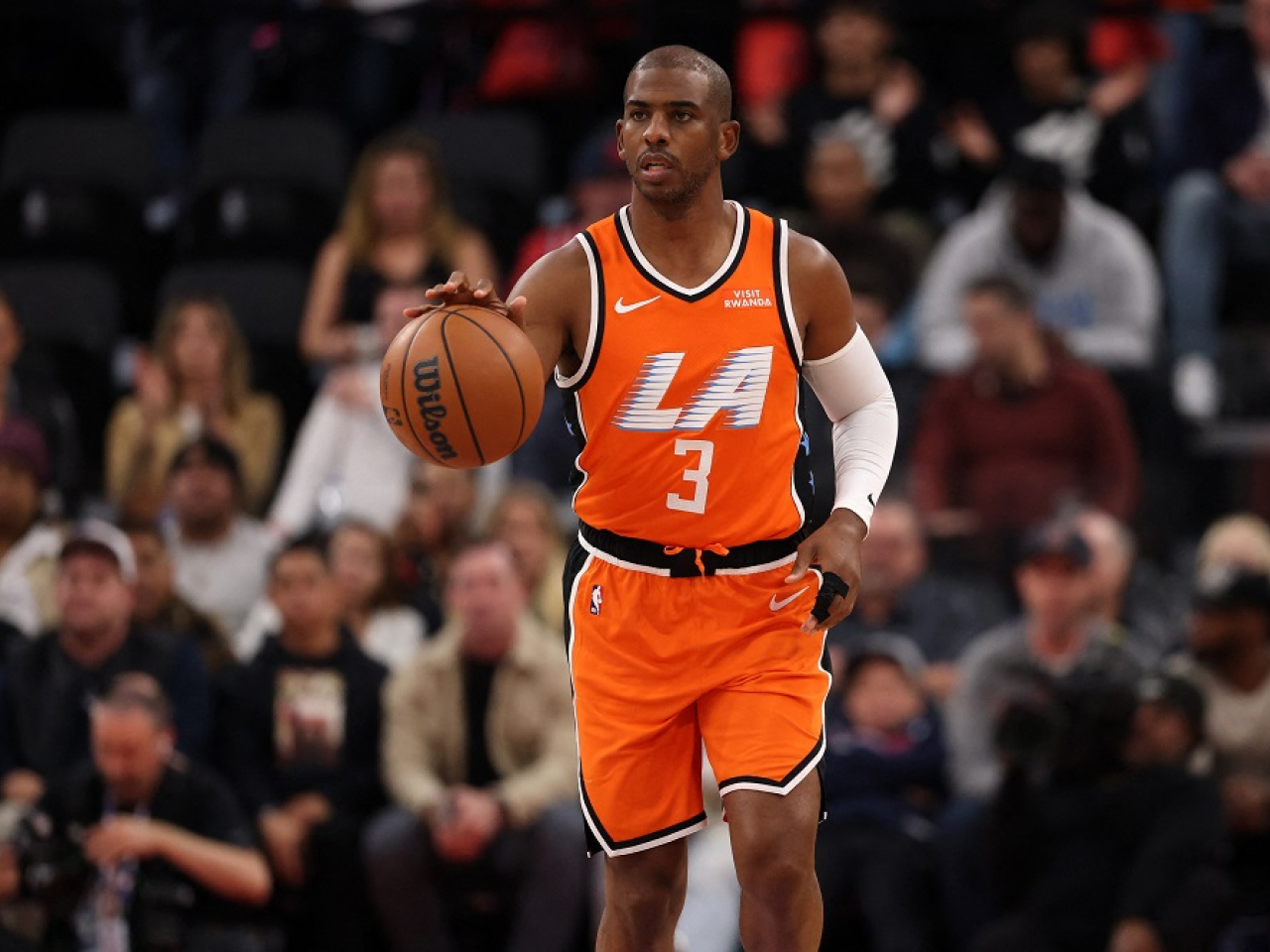 In a statement released on Wednesday, Clippers chief Lawrence Frank said Chris Paul was not responsible for the team's poor start to the campaign. Photo: Reuters