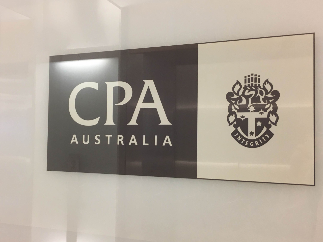 澳洲會計師公會表示，已遞表的300宗上市申請，不乏集資額逾10億美元的內地企業。（港台圖片）