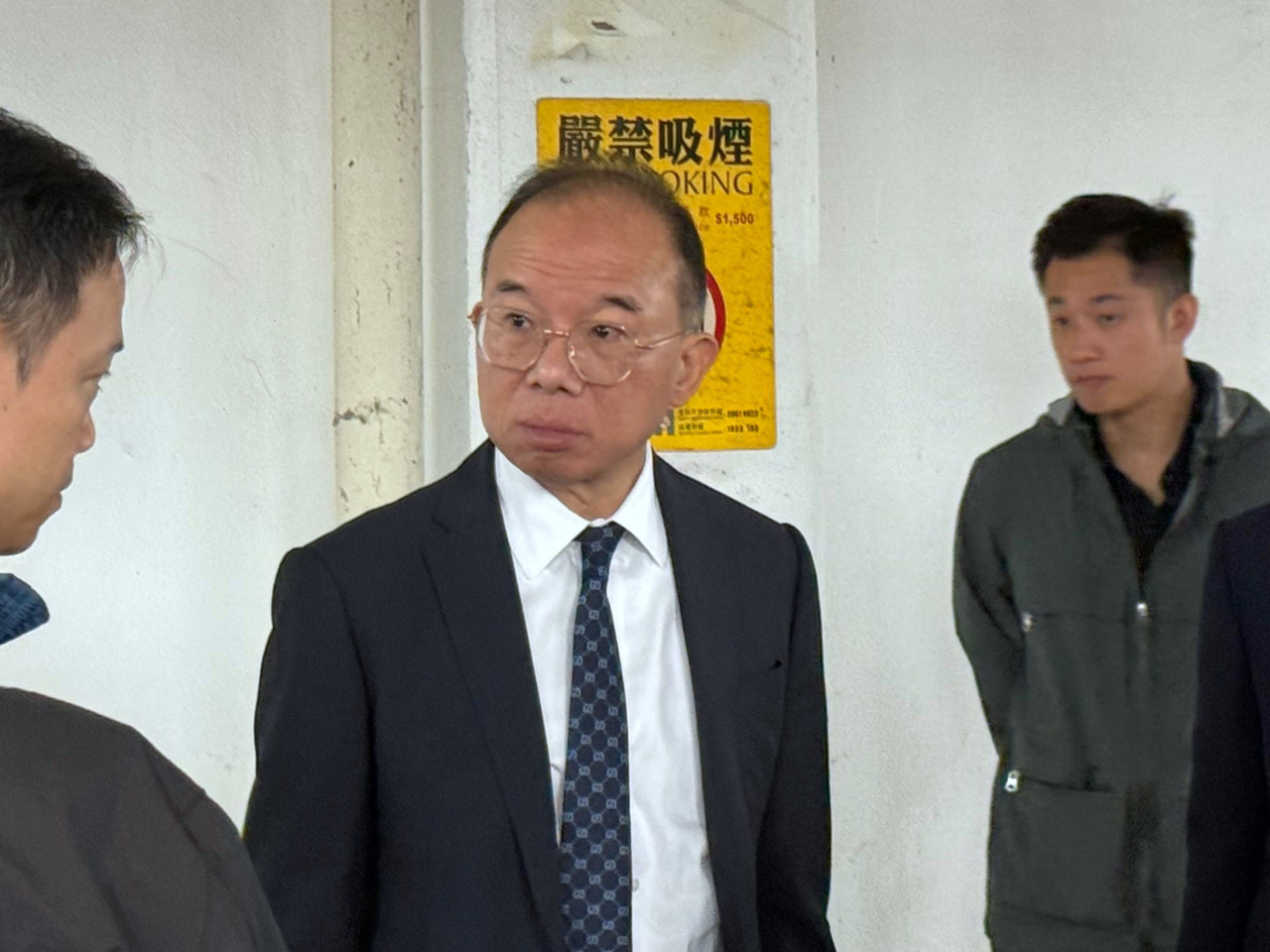 曾國衞到大埔宏福苑，視察有關立法會選舉的交通安排。（盧紫菁攝）