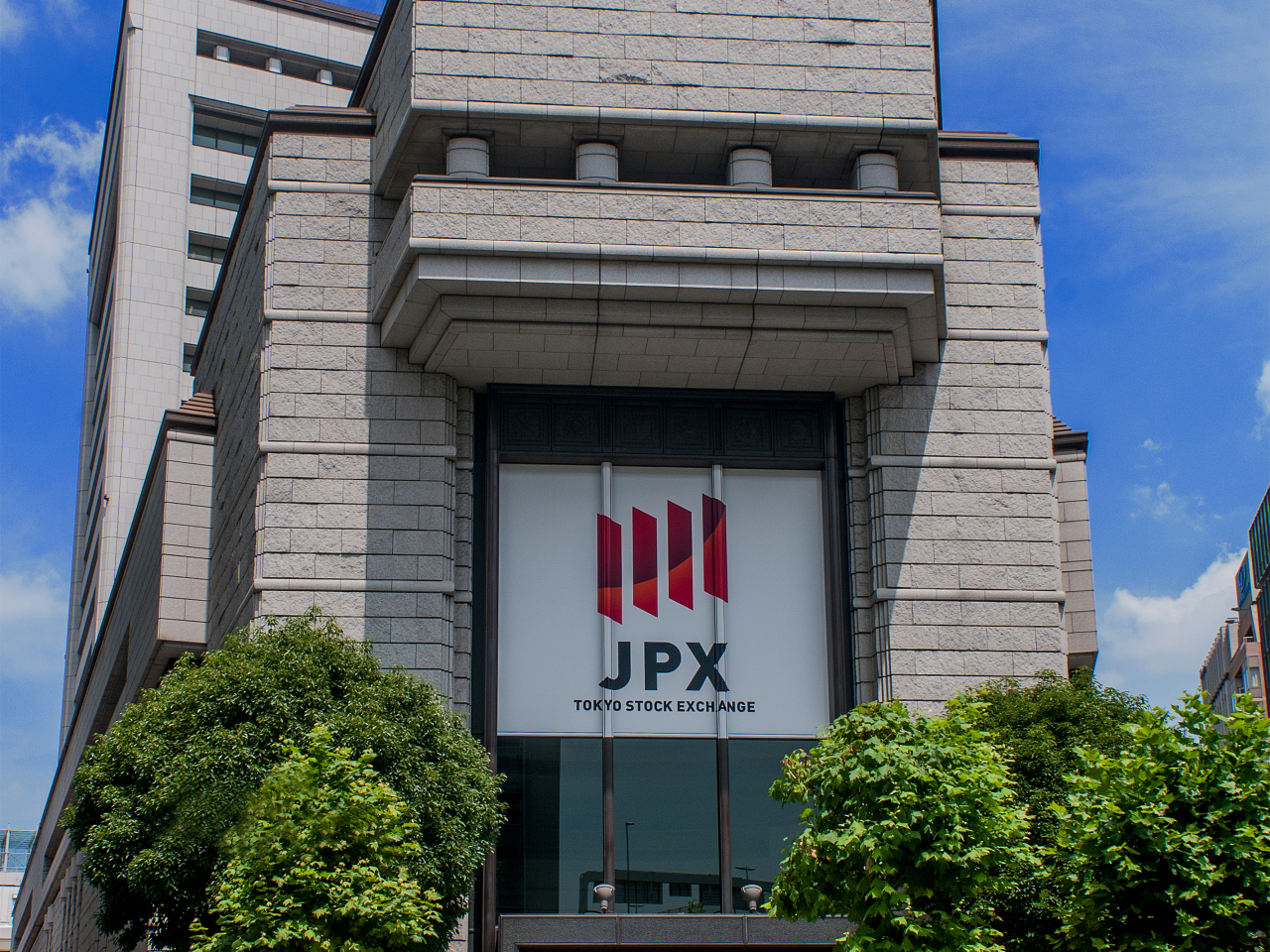 日經指數收市報51028點，升1163點，升幅2.33%，連升3日。 （日本交易所圖片）