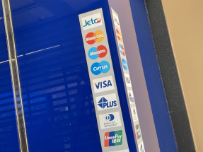 環聯報告：消費者對信貸產品需求放緩、金融機構策略調整等，導致信用卡市場放緩。（港台圖片）