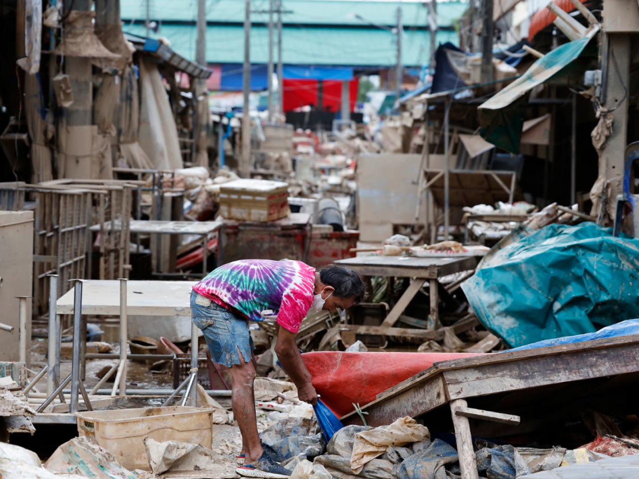 泰國南部洪災造成重大人員傷亡和財產損失。（新華社）