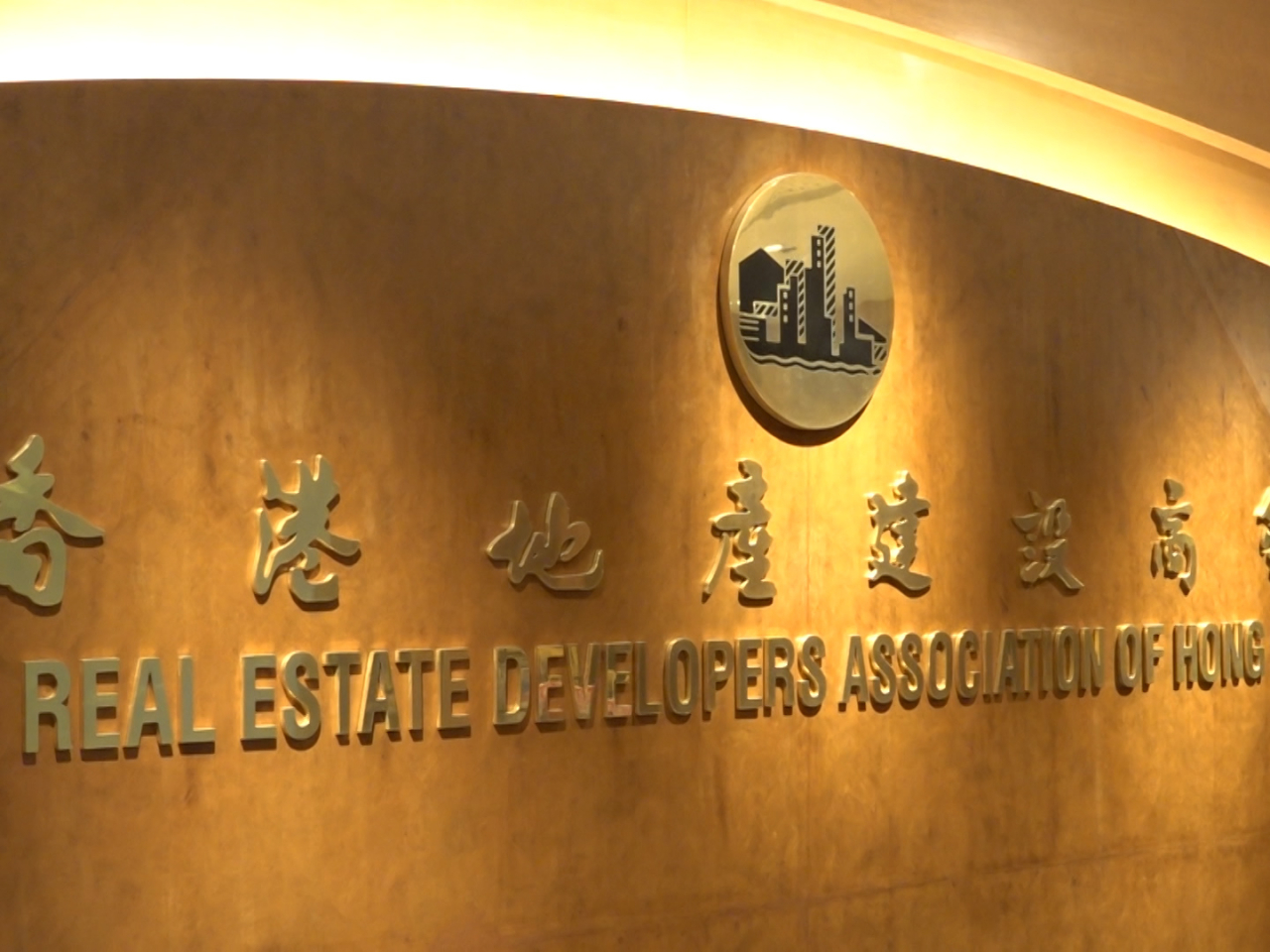 香港地產建設商會表示，正陸續收集會員就地盤全面禁煙的意見。（港台圖片）