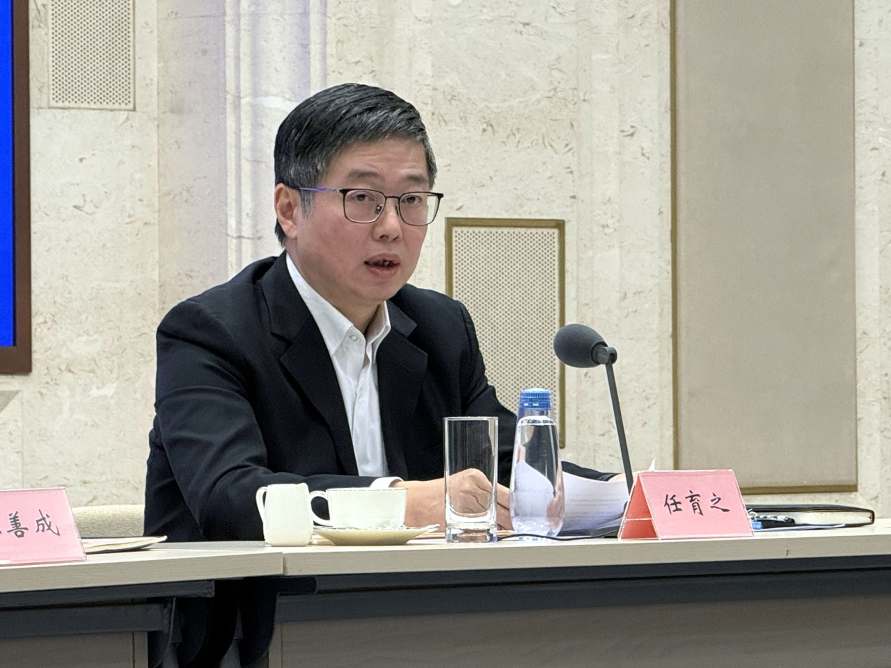 任育之認為目前國家的煤電發電效率很高，已淘汰落後的煤電發電。（任浩鋒攝）