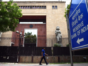 印度央行減息0.25厘，指標利率降至5.25厘，符合市場普遍預期。（新華社資料圖片）