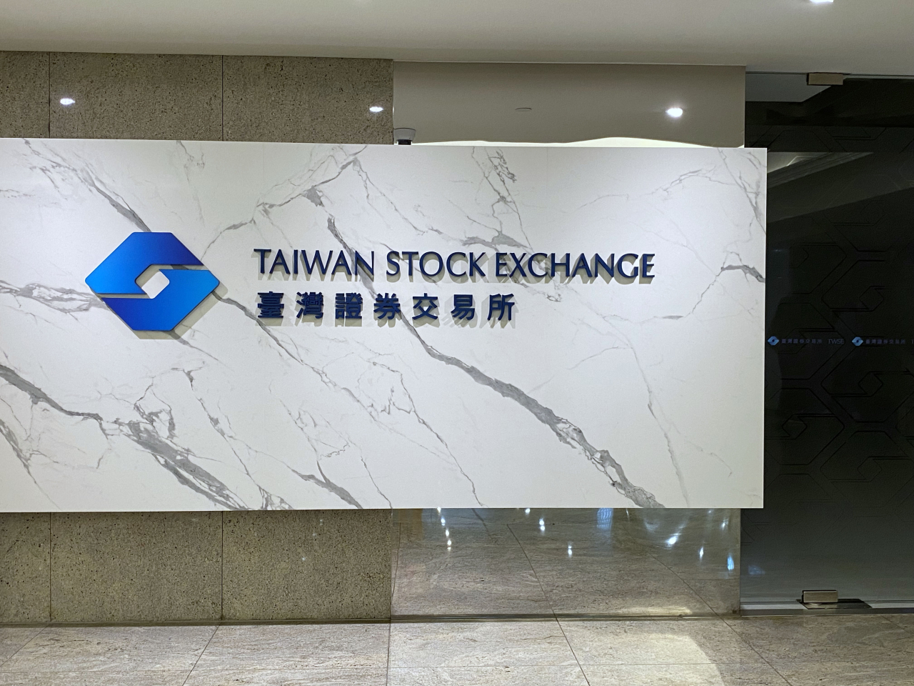 加權指數收報27980點，升幅0.67%，創1個月收市新高。（港台圖片）