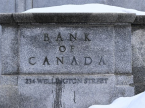 分析認為，《美墨加協定》存在不確定，經濟隱憂令加拿大減息之路遲遲未完。（法新社資料圖片）