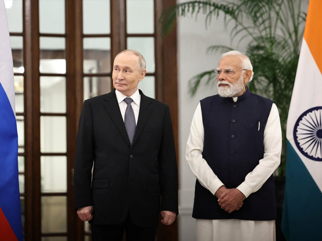 普京（左）與莫迪（右）舉行雙邊會談，兩人共同會見傳媒。（路透社）