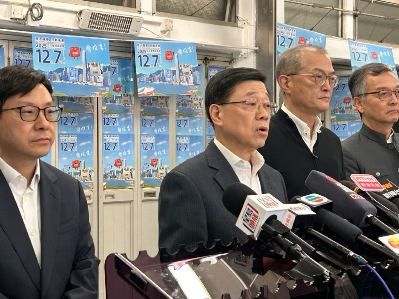 李家超說政府十分關注災民及社會的精神健康支援。（林漢山攝）