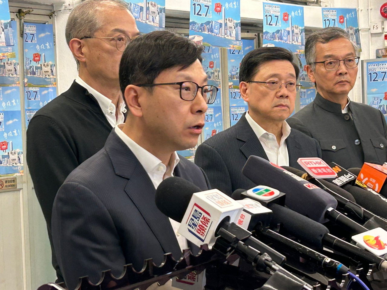 孫玉菡說，截至今日下午四時已為逾1900個住戶登記一戶一社工服務。（林漢山攝）