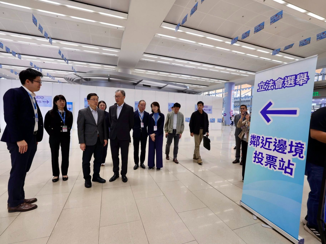 John Lee speaks with David Lok at a new polling station located at the Hong Kong-Zhuhai-Macao Bridge. Photo courtesy of CE's Facebook