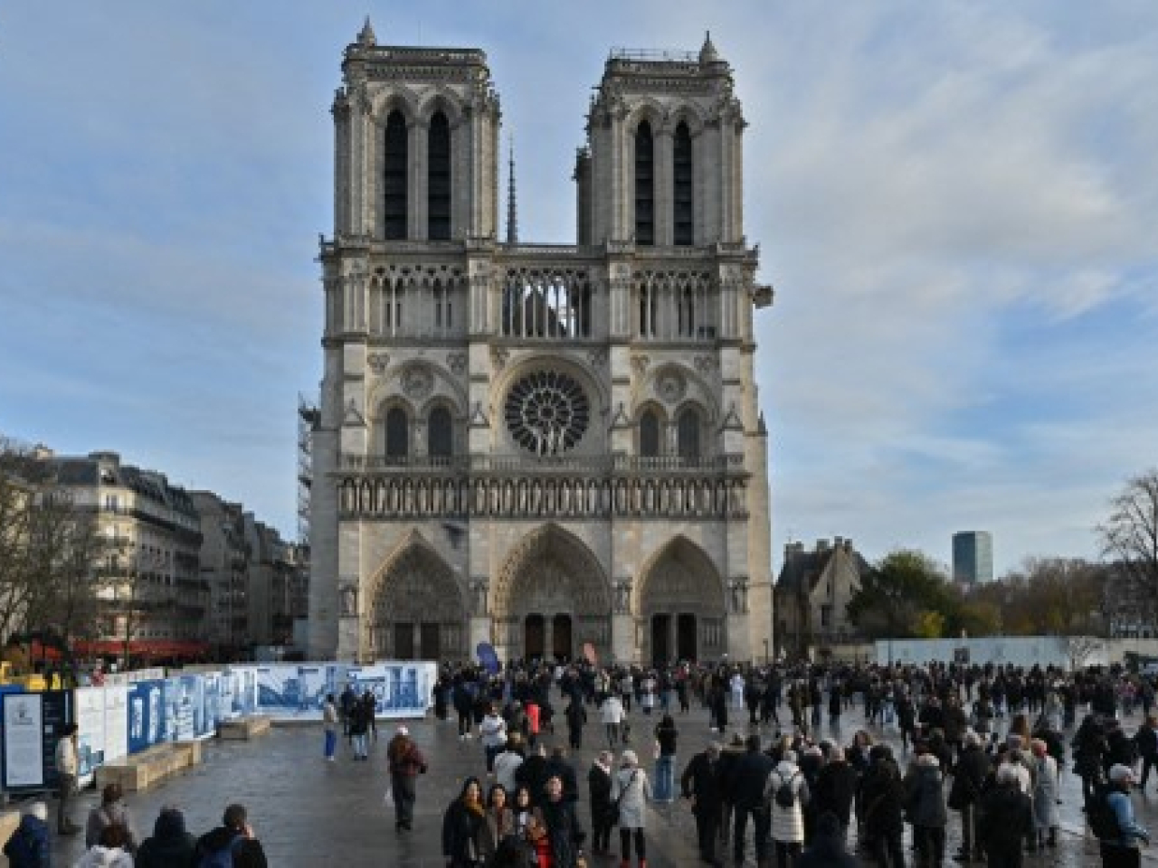 巴黎聖母院恢復對公眾開放一年間共有訪客約1100萬人次。(法新社資料圖片)