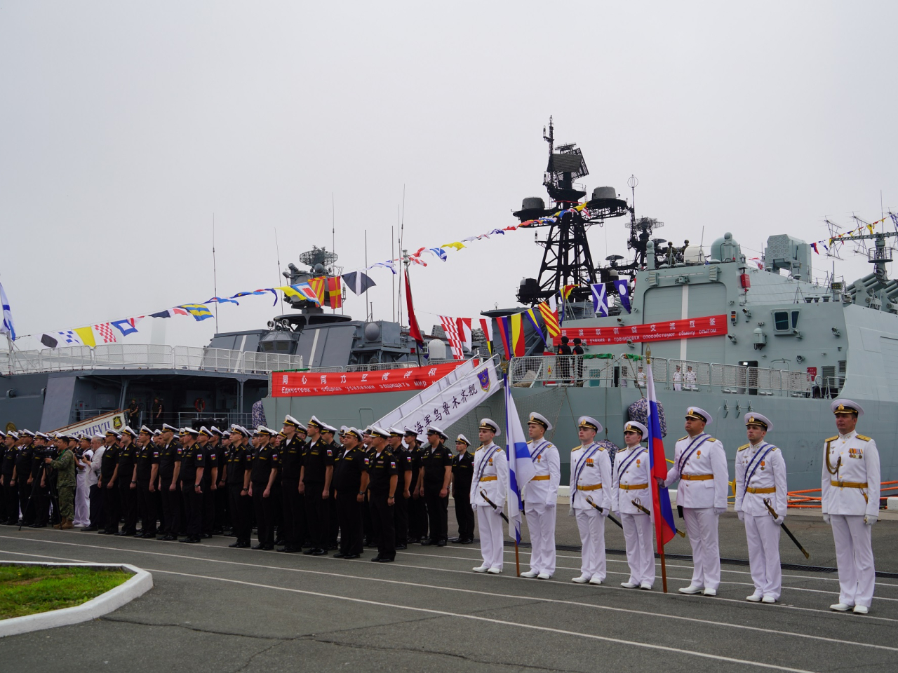 圖為中俄今年8月舉行的海上聯合演習。（新華社資料圖片）