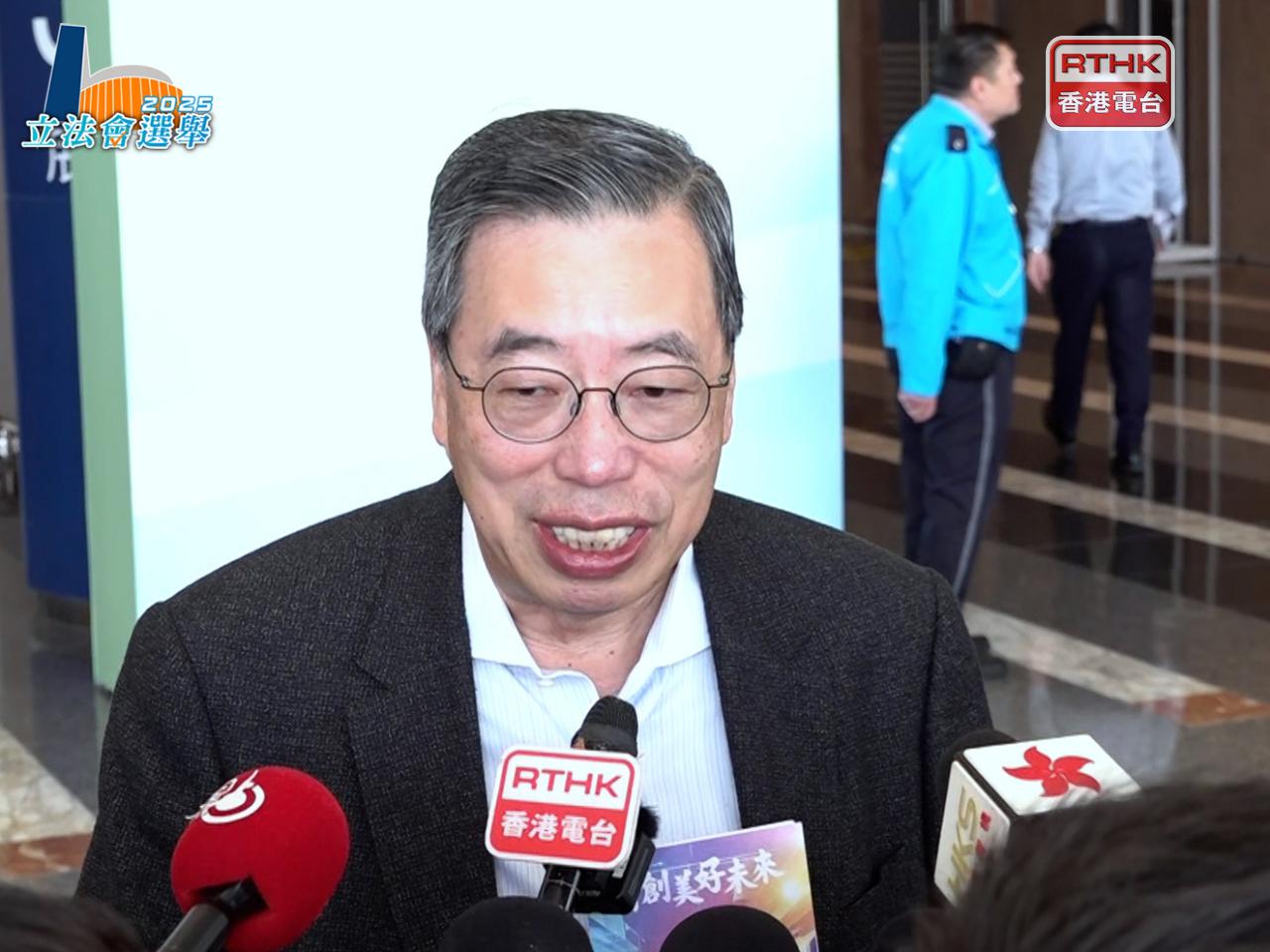 梁君彥希望市民出來投票，用好手上的一票，為自己及香港的未來，選出合適的議員。（陳裕行攝）