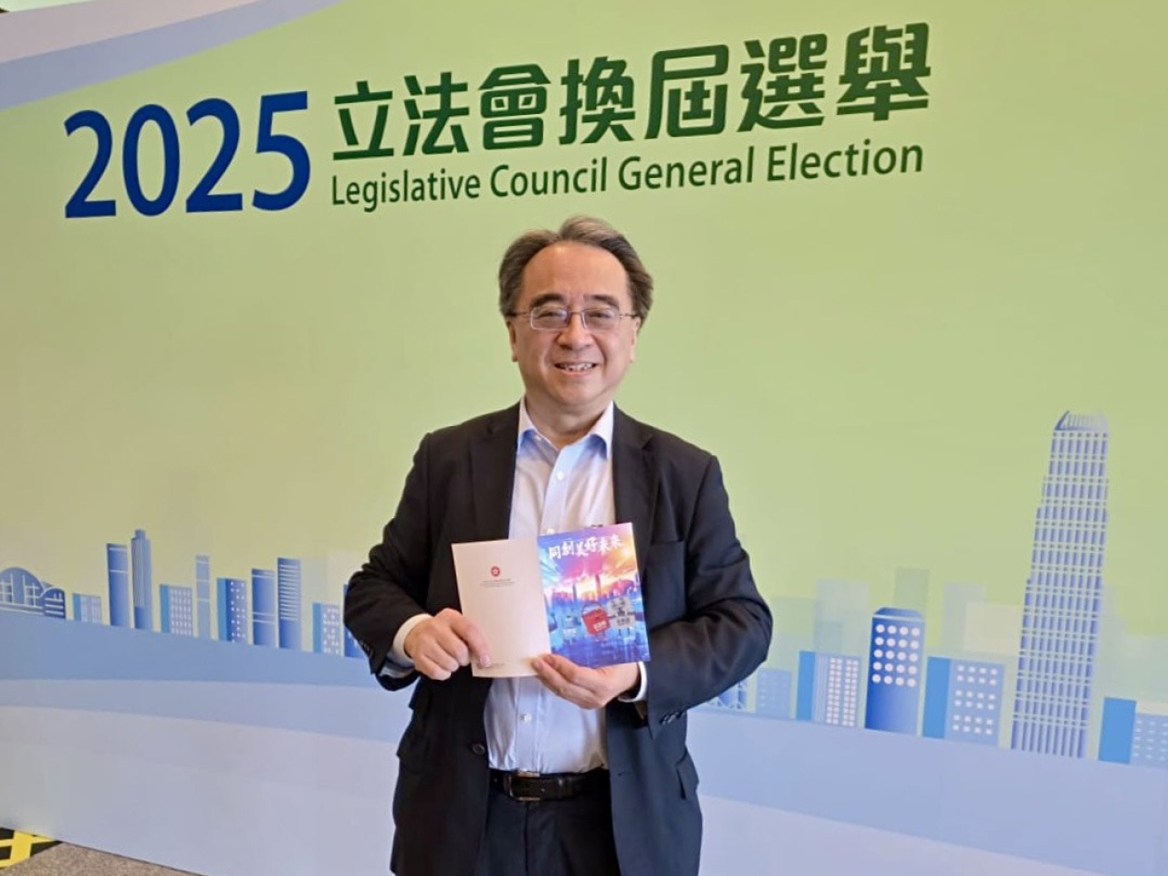 金澤培早上前往會展選委會界別投票站，代表公司投票及個人投票。（港鐵提供）