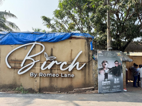 警方封鎖發生火警的夜總會進行調查。 （路透社）