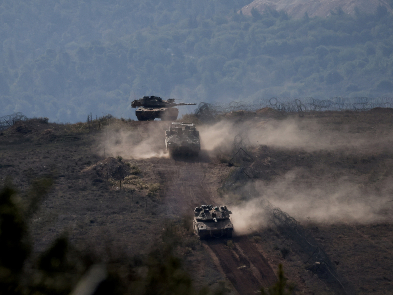 薩拉姆指以色列並無遵守與黎巴嫩於去年11月達成的停火協議。圖為以色列軍車在以黎邊境活動情況。（路透社資料圖片）