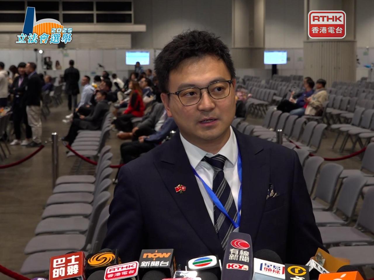 立法會選舉功能界別飲食界結果公布，自由黨的梁進成功當選。（戴偉棠攝）