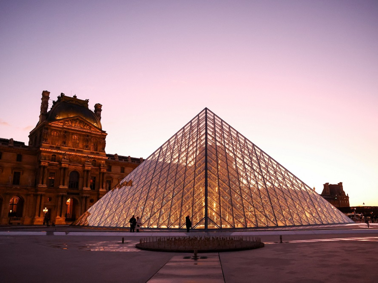 The incident follows an October heist in which a four-person gang raided the world's most-visited art museum in broad daylight. Photo: Reuters