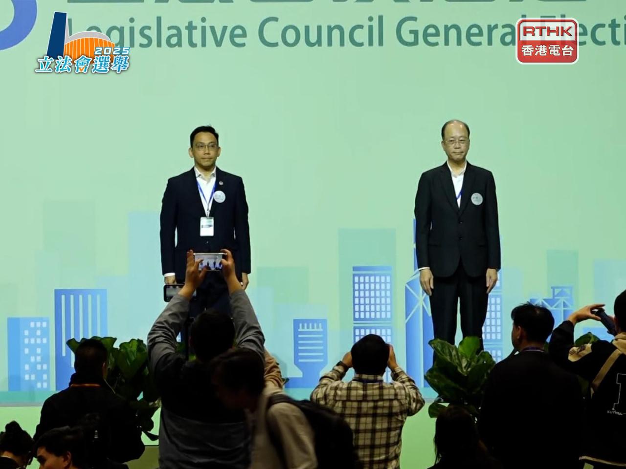 勞工界三席分別由林偉江(左一)、李廣宇(左二)、周小松(右二)當選。（曾偉峯攝）