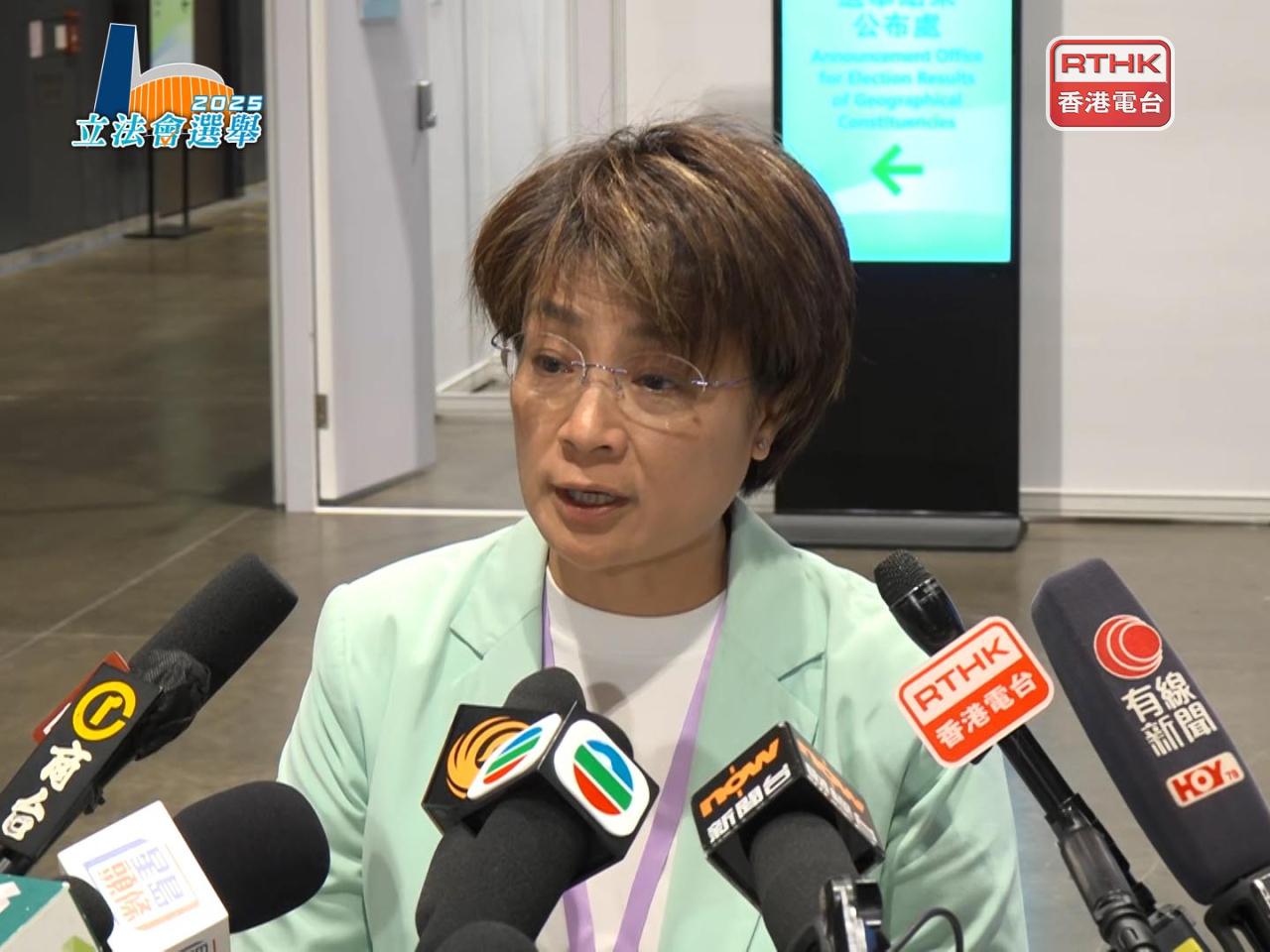 專業動力方國珊在新界東南當選，以58828票成為直選「票后」。（鍾家銘攝）