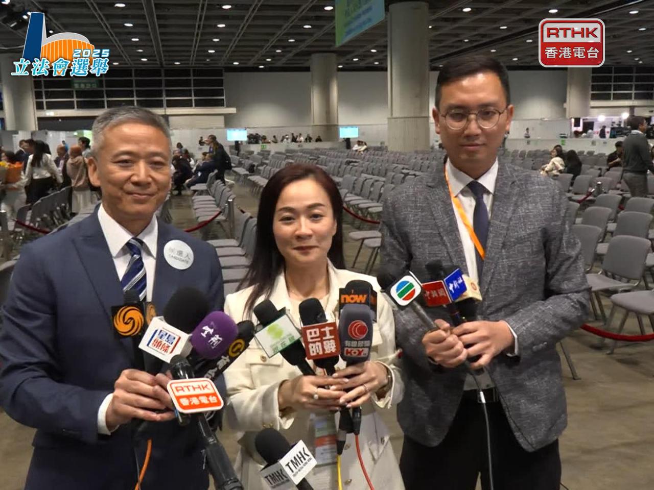 在選委會界別，姚柏良（左）取得1397票成為「票王」；陳凱欣（中）以1386票成為「票后」。（鍾家銘攝）